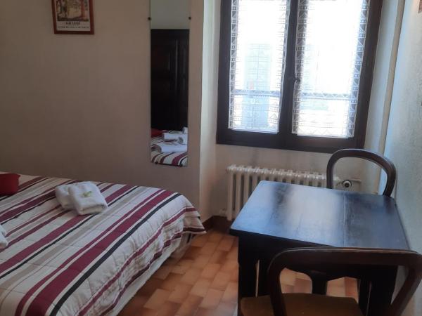 Hôtel Central : photo 6 de la chambre chambre double