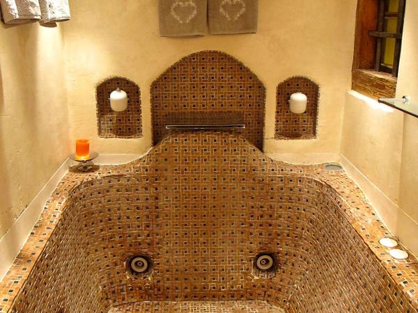 Hôtel Les Chalets de Philippe avec Jacuzzis Privatifs : photo 1 de la chambre chambre double deluxe