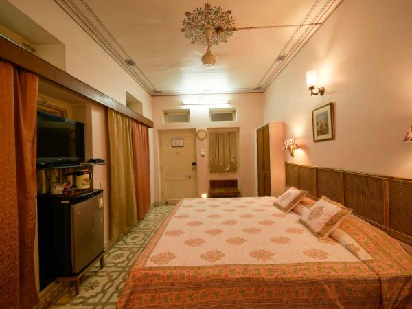 Hotel Arya Niwas : photo 1 de la chambre chambre double ou lits jumeaux supérieure