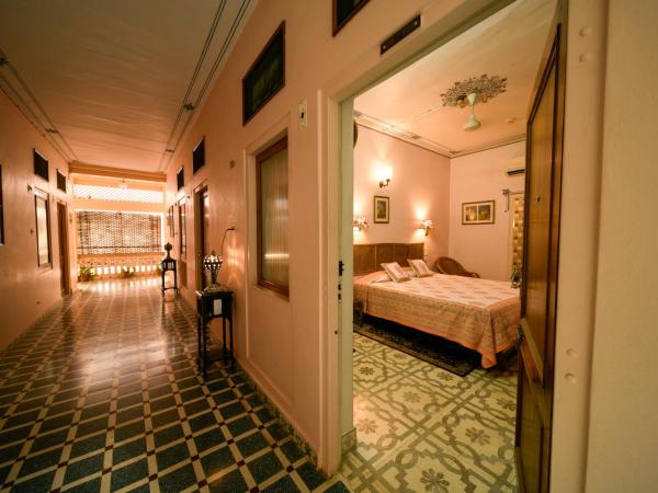 Hotel Arya Niwas : photo 7 de la chambre chambre double ou lits jumeaux supérieure