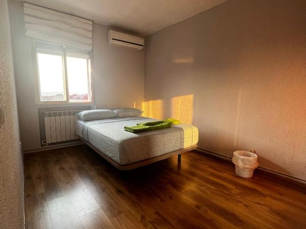 Bed VALLECAS : photo 6 de la chambre chambre double avec salle de bains commune