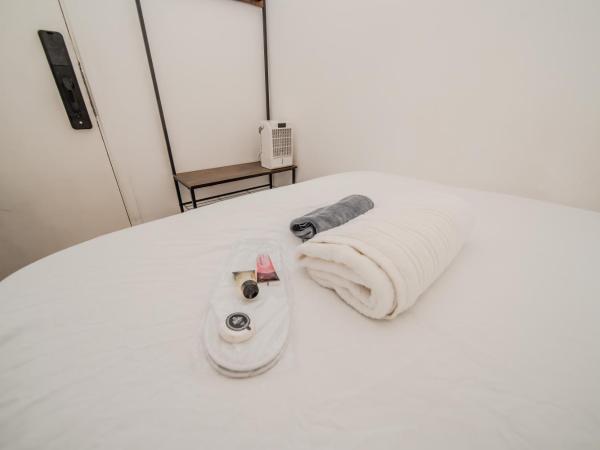 HarmonyNest Parkview Elegance : photo 7 de la chambre chambre double avec salle de bains privative extérieure