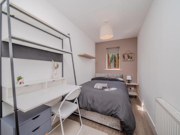 HarmonyNest Parkview Elegance : photo 3 de la chambre chambre double avec toilettes communes