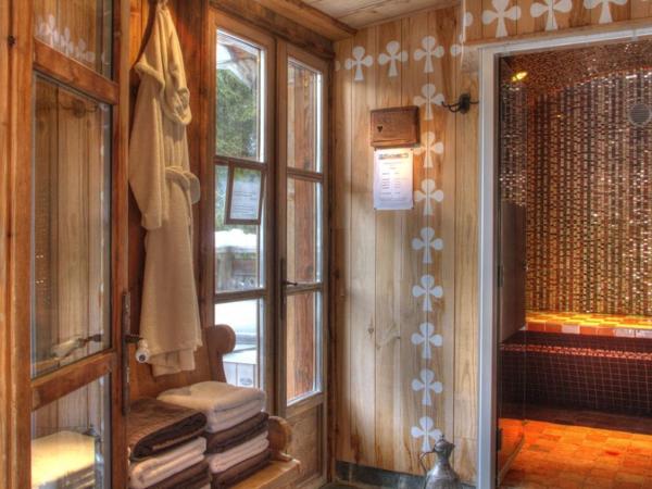Hôtel Les Chalets de Philippe avec Jacuzzis Privatifs : photo 4 de la chambre suite avec accès au spa