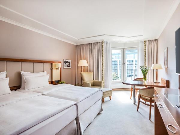 GRAND ELYSEE Hamburg : photo 1 de la chambre chambre double avec vue sur jardin/cour