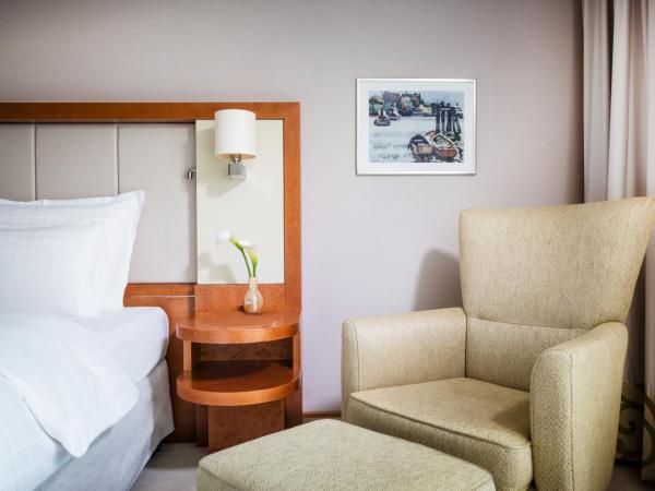 GRAND ELYSEE Hamburg : photo 4 de la chambre chambre double avec vue sur jardin/cour