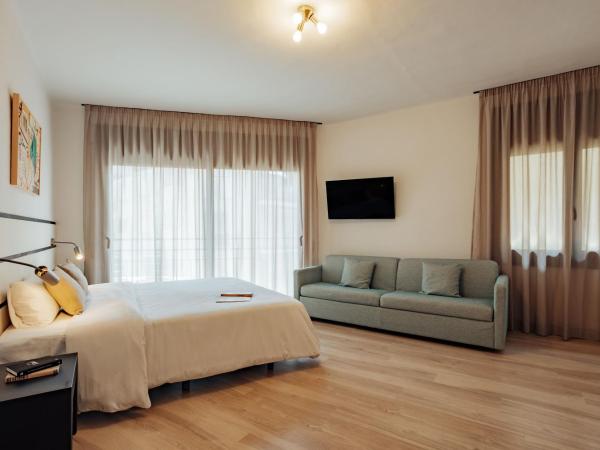 Hotel Robson : photo 1 de la chambre chambre familiale avec balcon