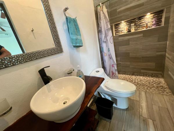 Cancun-Soho : photo 7 de la chambre quadruple room with balcony and view to the garden and pool