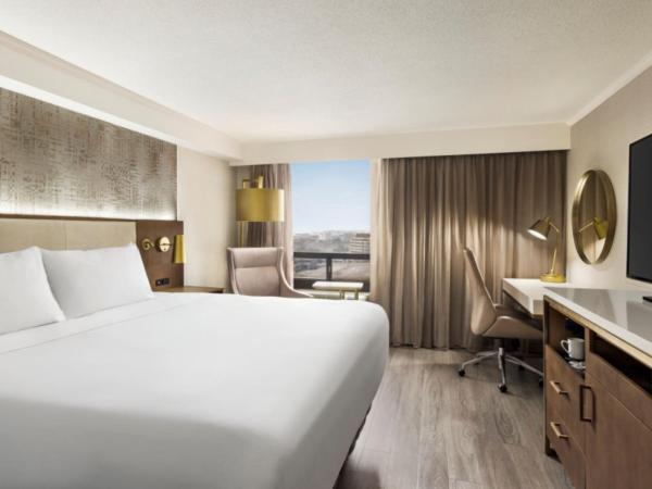 Crowne Plaza Toronto Airport, an IHG Hotel : photo 2 de la chambre chambre lit king-size supérieure