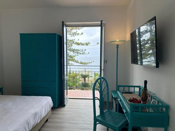 Hotel Baia Delle Sirene : photo 5 de la chambre chambre double ou lits jumeaux supérieure - vue sur mer
