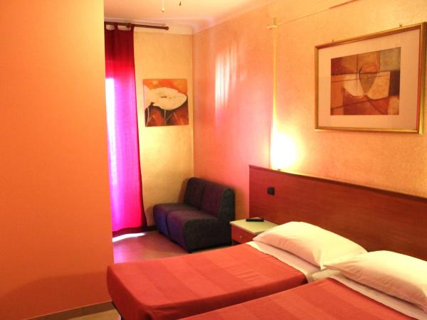 Hotel America : photo 5 de la chambre chambre double avec salle de bains privative