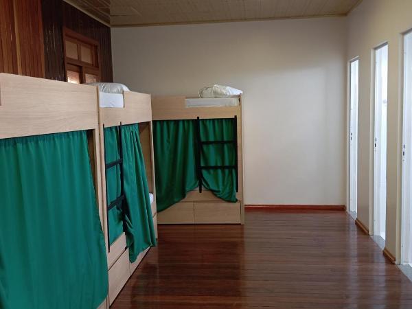 Angatu Hostel Service : photo 10 de la chambre lit simple dans dortoir pour femmes