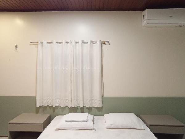 Angatu Hostel Service : photo 2 de la chambre grande chambre double