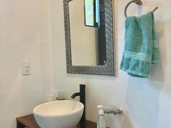 Cancun-Soho : photo 8 de la chambre quadruple room with balcony and view to the garden and pool