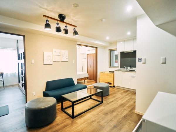 B/C APARTMENT 浅草花園通 レンタカー付ホテル : photo 3 de la chambre comfort pet apartment - pet friendly (rental car included)