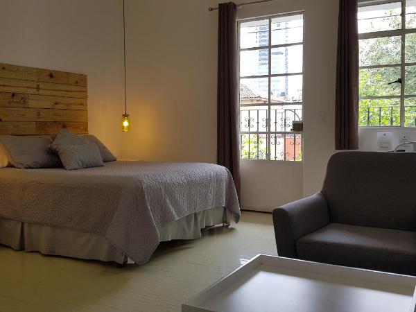 Condesa Haus Rentals : photo 8 de la chambre studio avec balcon
