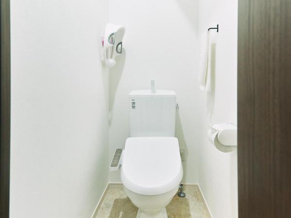 B/C APARTMENT 浅草花園通 レンタカー付ホテル : photo 1 de la chambre comfort pet apartment - pet friendly (rental car included)