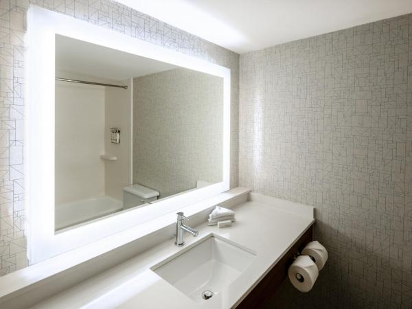 Holiday Inn Express Vancouver Airport-Richmond, an IHG Hotel : photo 3 de la chambre chambre avec 2 grands lits queen-size