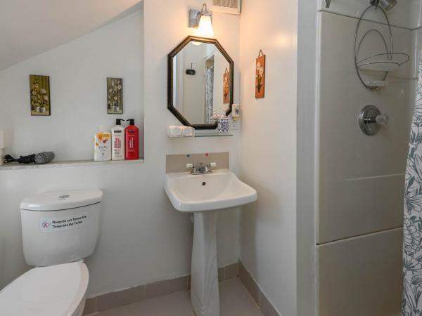Niagara Inn Bed and Breakfast : photo 5 de la chambre hébergement sunny harbor