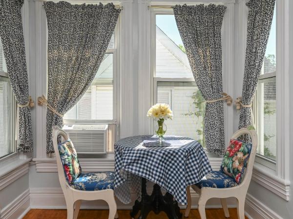 Niagara Inn Bed and Breakfast : photo 1 de la chambre hébergement sunny harbor