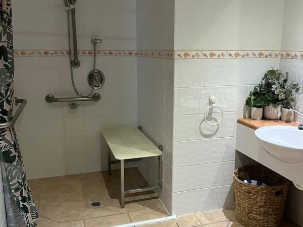 Hibiscus Resort & Spa - Official Onsite Reception & Check In : photo 4 de la chambre appartement avec accès pour personnes à mobilité réduite