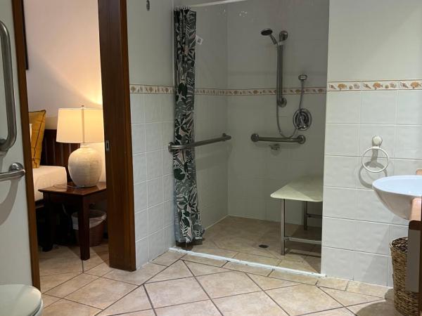 Hibiscus Resort & Spa - Official Onsite Reception & Check In : photo 6 de la chambre appartement avec accès pour personnes à mobilité réduite