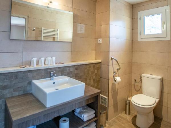 Hôtel Mont-Brison : photo 3 de la chambre chambre familiale