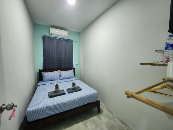 Up to Gu Station : photo 1 de la chambre chambre lit queen-size avec salle de bains commune