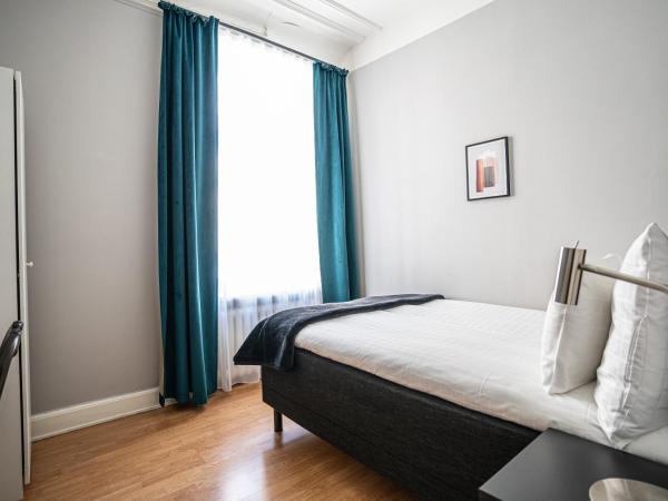 Queen's Hotel by First Hotels : photo 3 de la chambre petite chambre double