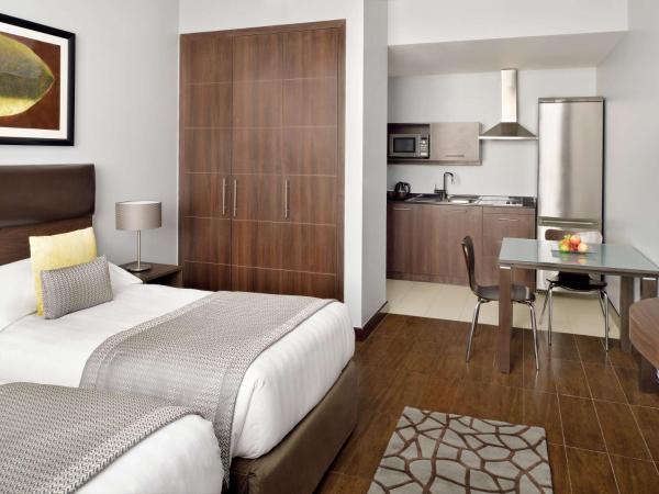 Mövenpick Hotel Apartments Al Mamzar Dubai : photo 3 de la chambre chambre lits jumeaux supérieure