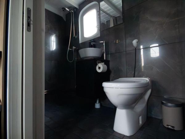 Mälardrottningen Yacht Hotel : photo 4 de la chambre suite junior avec terrasse