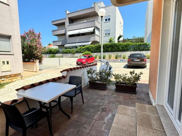 Villa Julian : photo 3 de la chambre chambre double standard avec terrasse