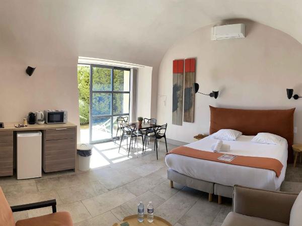 Bastide Saint Jérôme : photo 1 de la chambre chambre quadruple - vue sur jardin