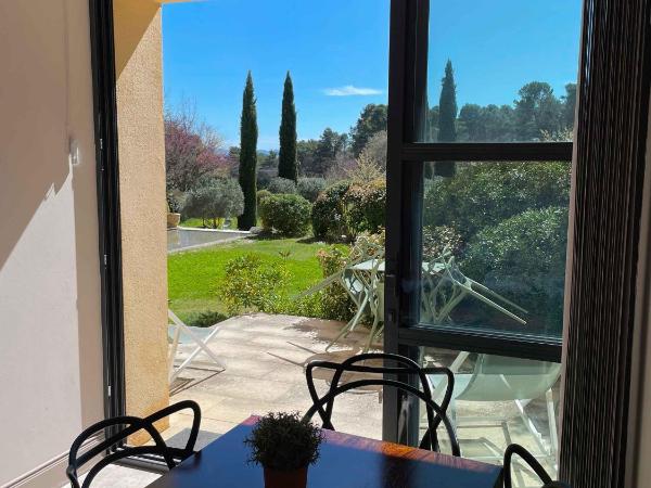 Bastide Saint Jérôme : photo 6 de la chambre chambre quadruple - vue sur jardin