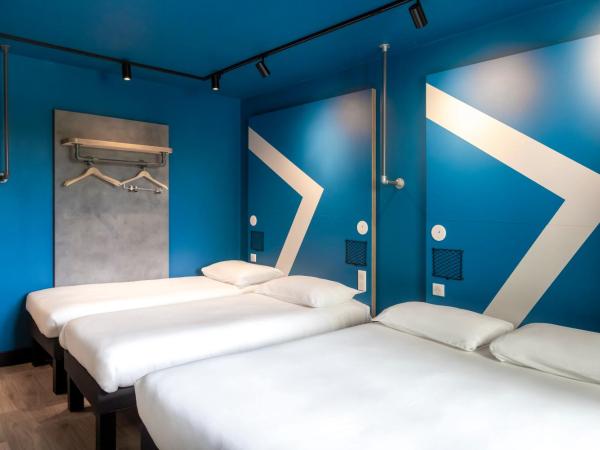 ibis Budget La Rochelle Centre : photo 1 de la chambre chambre familiale avec 1 lit double et 4 lits simples