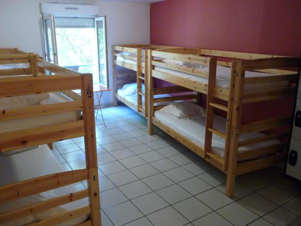 La Petite Auberge de Saint-Sernin : photo 1 de la chambre lit dans dortoir mixte de 8 lits 