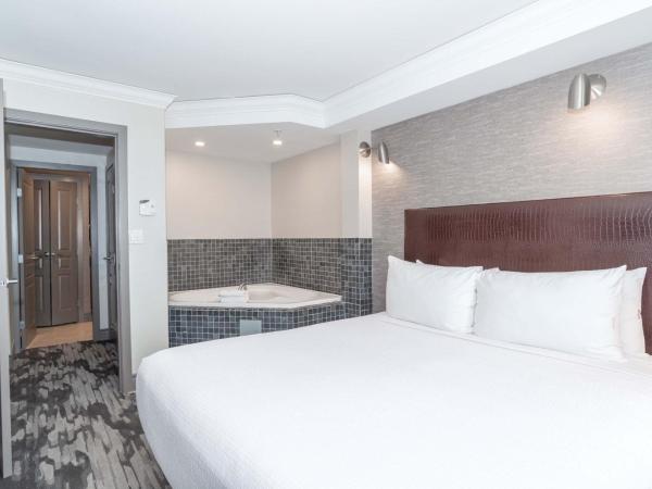 Sandman Signature Toronto Airport Hotel : photo 2 de la chambre jacuzzi suite, 1 king bed, kitchen, washer dryer