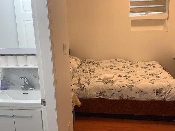 Cozy bedrooms in Vancouver West : photo 2 de la chambre chambre lit queen-size 