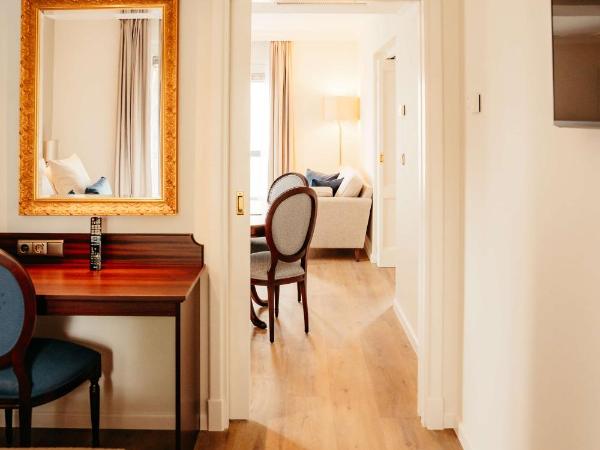 Grand Hotel Karel V : photo 2 de la chambre executive suite with one double and two single beds and roll-in shower - mobility accessible