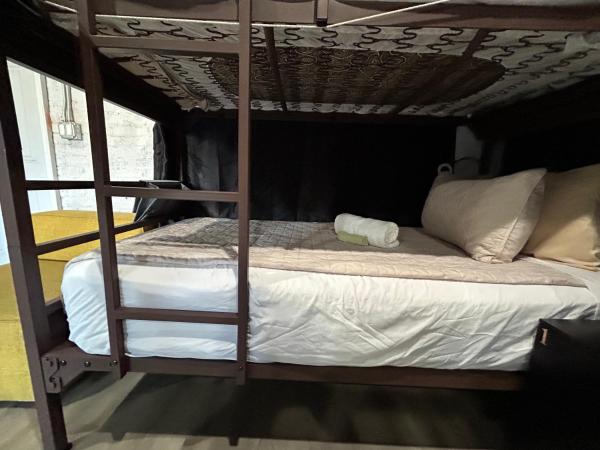 Stay 424 : photo 1 de la chambre lit dans dortoir mixte de 8 lits 
