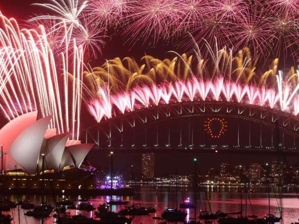 Rustic Queen Room - Conveniently Located - Shared Bathroom : photo 10 de la chambre chambre lit queen-size avec salle de bains commune