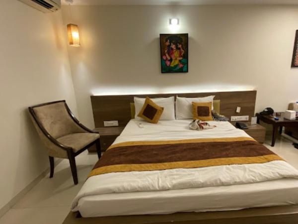 Hotel White Cloud Ahmedabad : photo 5 de la chambre chambre lit king-size deluxe