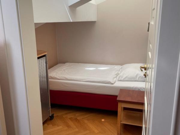 EA Hotel Julis : photo 1 de la chambre studio lit king-size avec canapé-lit