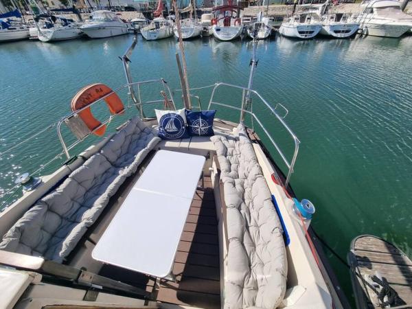 Sleep aboard a beautiful sailboat in Lisbon Marina : photo 4 de la chambre mobile home