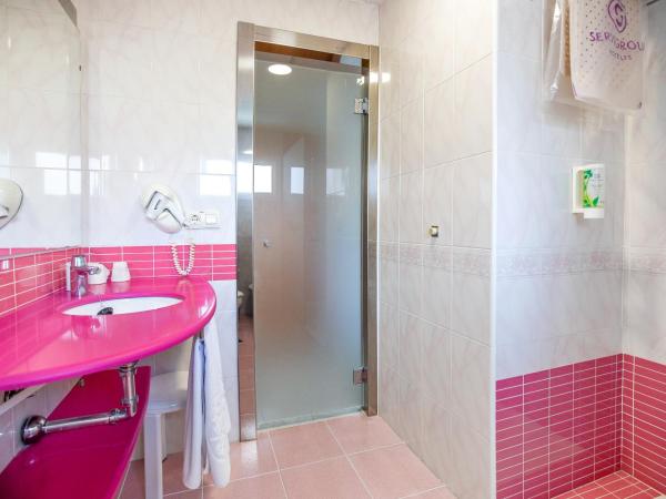Hotel Servigroup Nereo : photo 7 de la chambre chambre double avec balcon (3 adultes + 1 enfant)