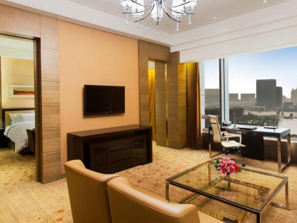 Crowne Plaza Nanjing Jiangning, an IHG Hotel : photo 6 de la chambre 1 king one-bedroom suite-lake view