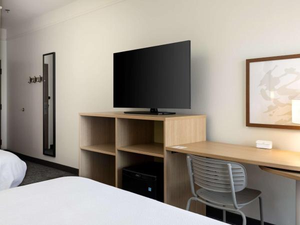Spark by Hilton Savannah Airport : photo 2 de la chambre chambre avec 2 grands lits queen-size 