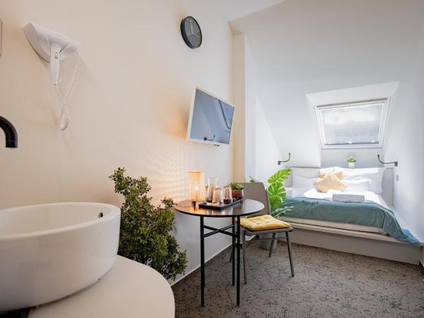 Maverick Urban Lodge : photo 1 de la chambre chambre double standard