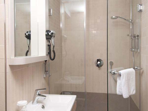 TITANIC Comfort Mitte : photo 1 de la chambre chambre double standard