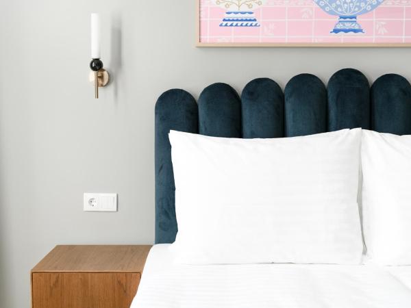 numa I Terra Apartments : photo 8 de la chambre large 1 bedroom apartment with terrace, sofa bed and ac